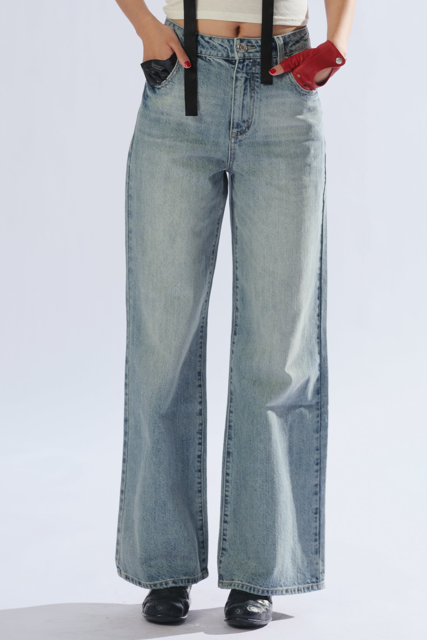 8ght 8ghts Charm ‘Chang’ Distressed Mid-Rise Vintage Women’s Straight-Leg Jeans