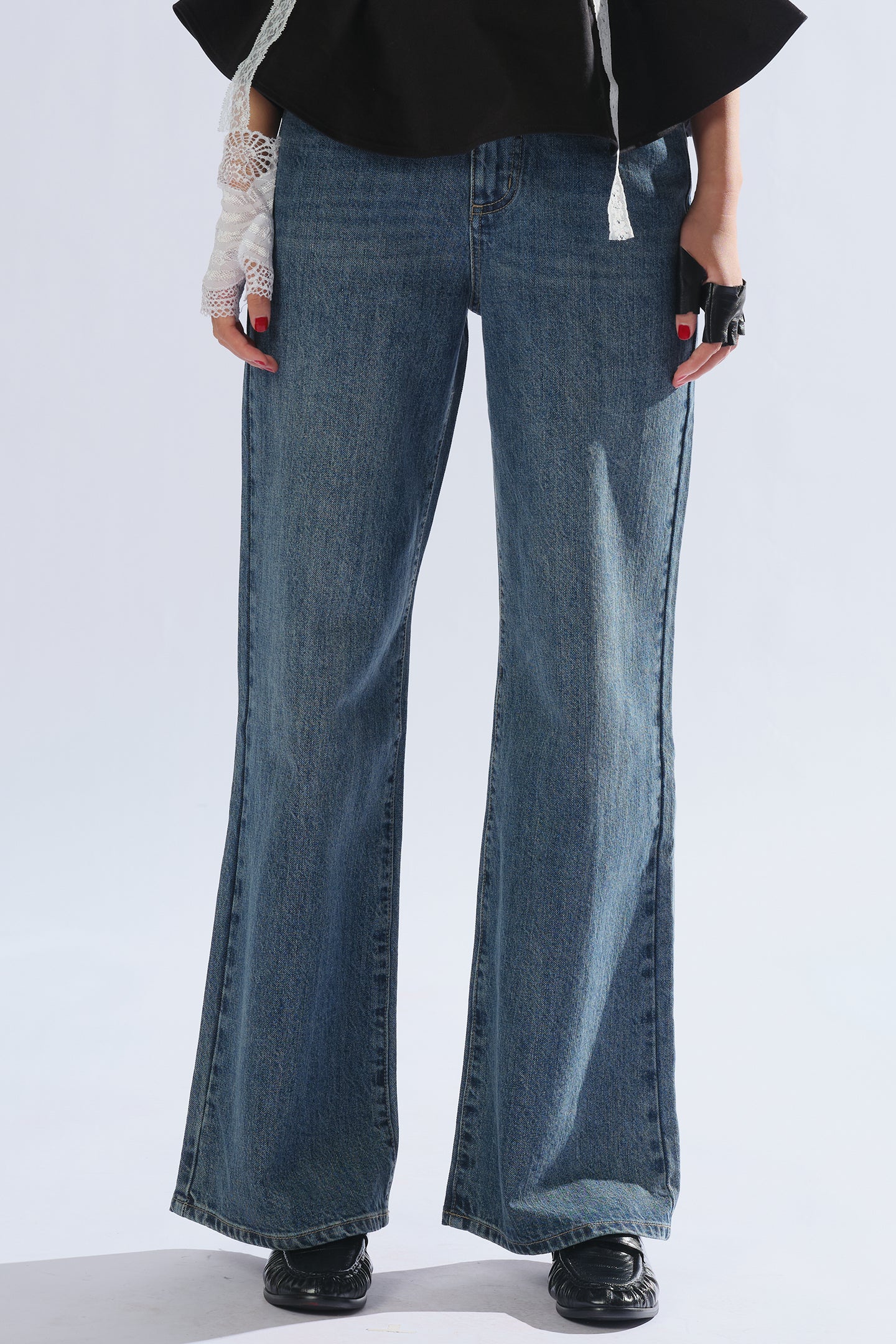 8ght 8ghts Charm ‘Chang’ Distressed Mid-Rise Vintage Women’s Straight-Leg Jeans