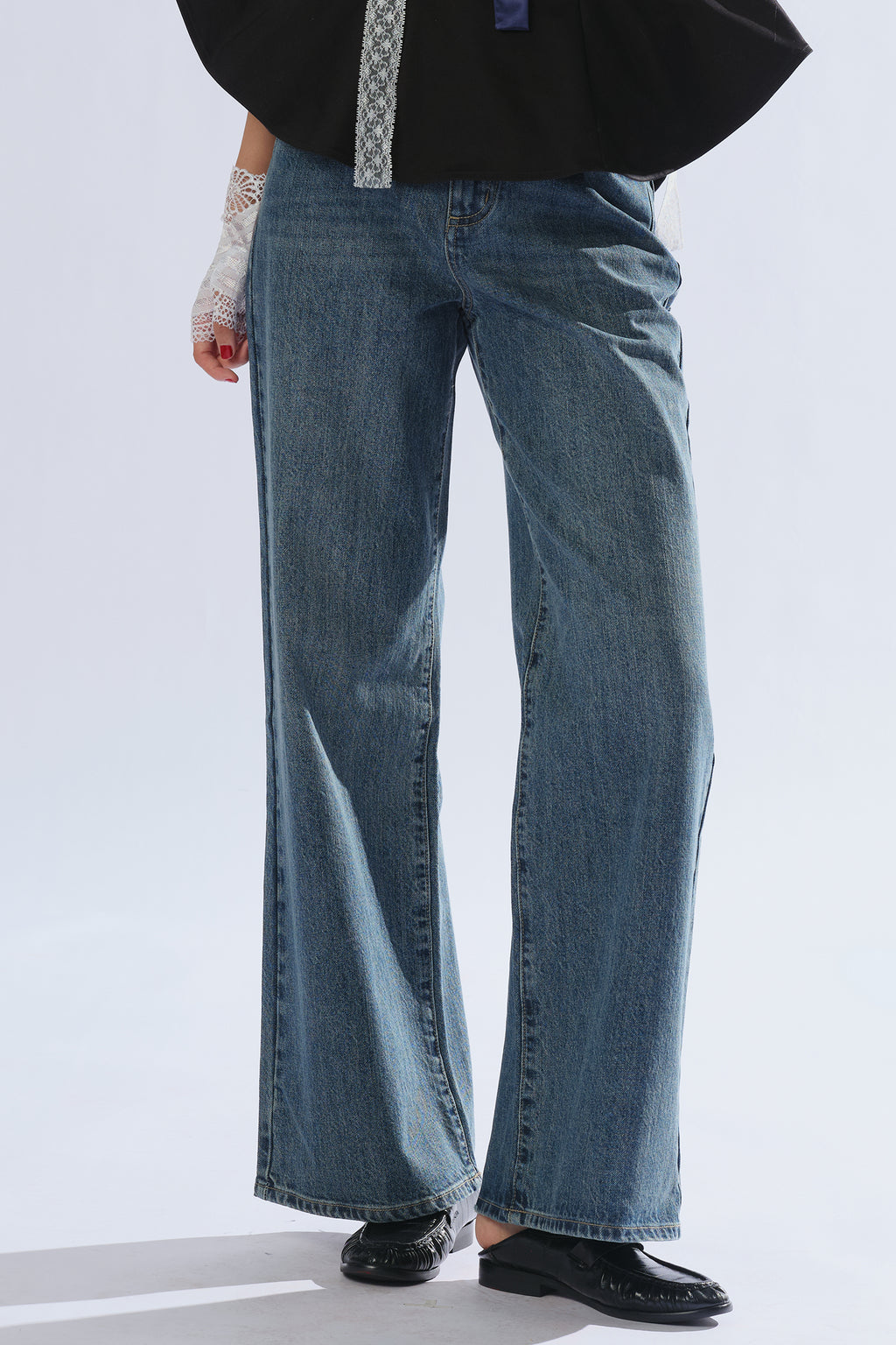 8ght 8ghts Charm ‘Chang’ Distressed Mid-Rise Vintage Women’s Straight-Leg Jeans