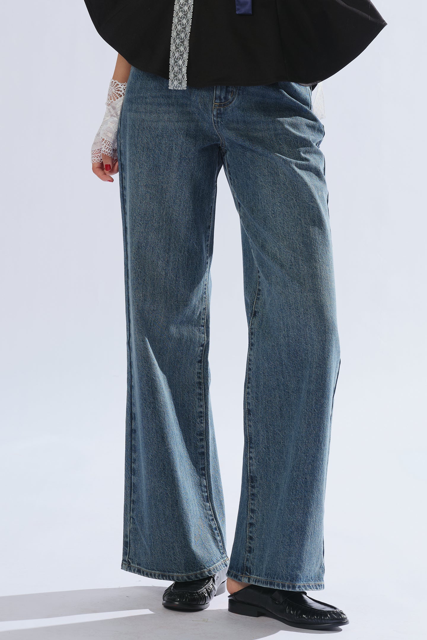 8ght 8ghts Charm ‘Chang’ Distressed Mid-Rise Vintage Women’s Straight-Leg Jeans