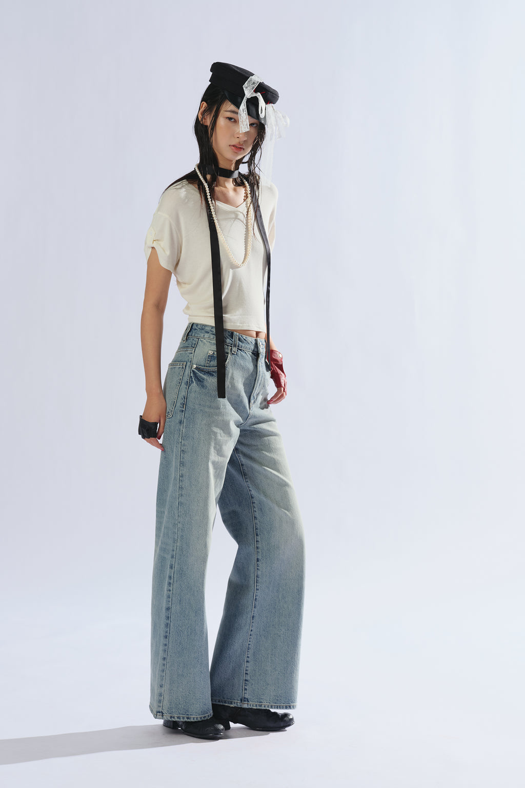 8ght 8ghts Warmth ‘Xu’ V-neck Short-sleeved Tee: Modal and Cashmere Women’s Top