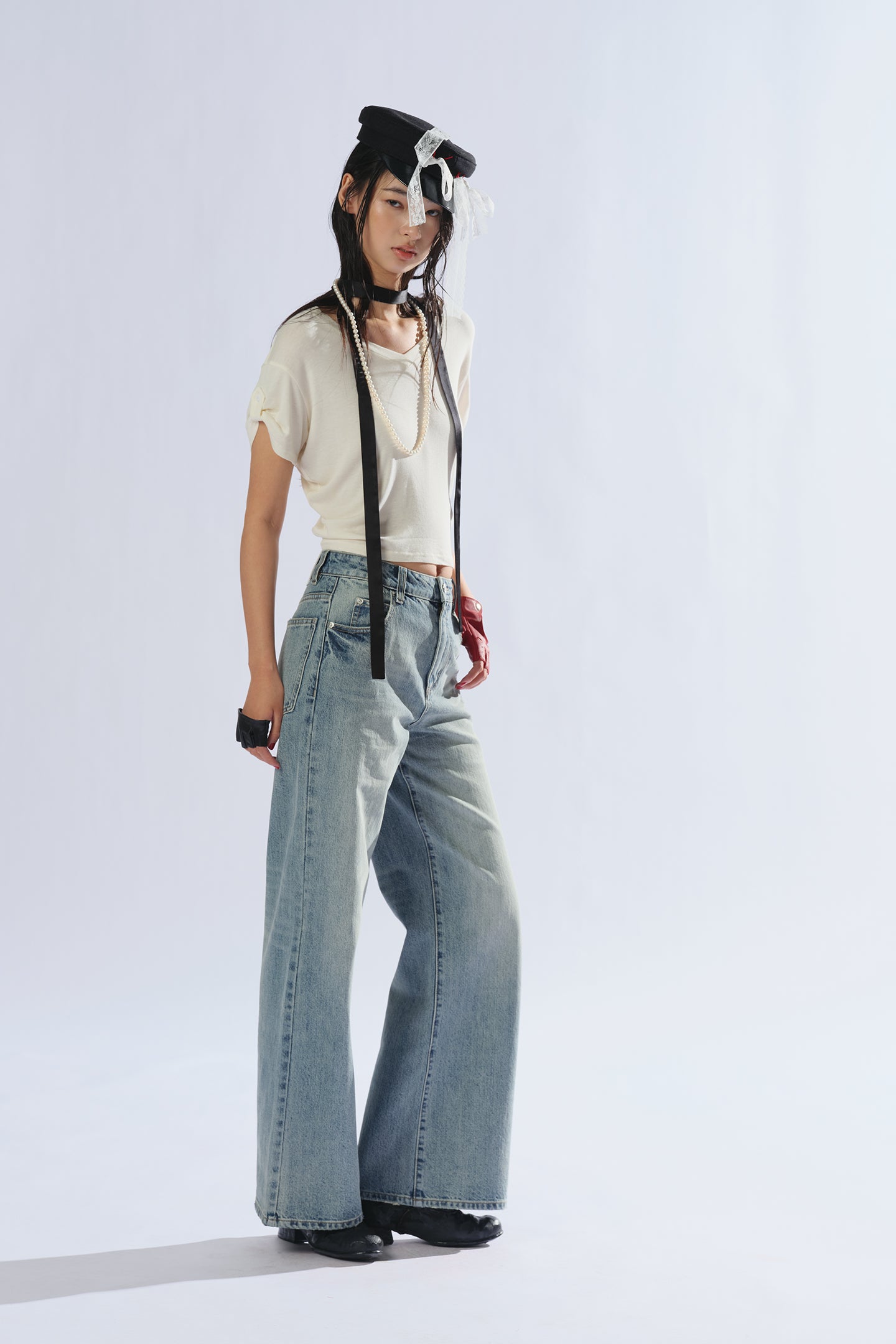 8ght 8ghts Warmth ‘Xu’ V-neck Short-sleeved Tee: Modal and Cashmere Women’s Top